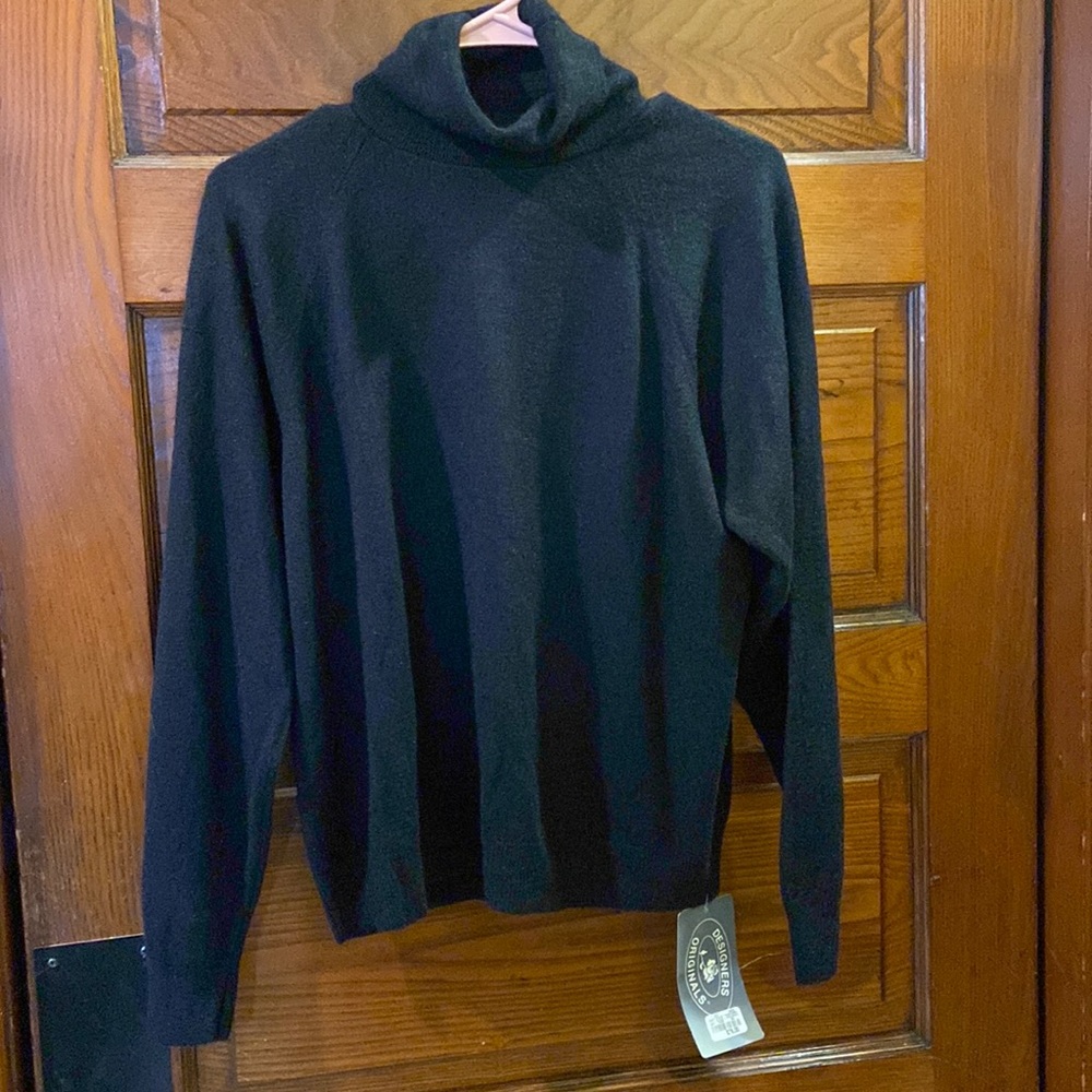 Vintage NWT black turtleneck